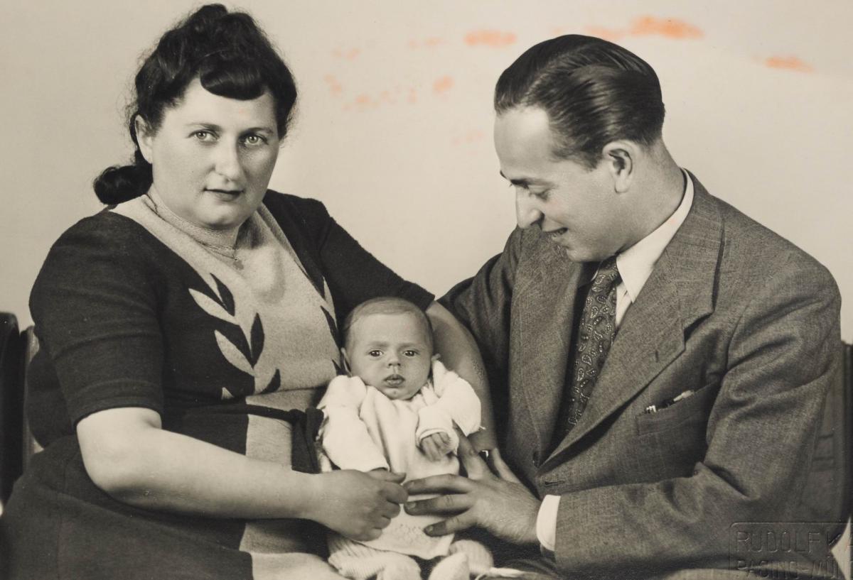 Ita and Pinhas Bornstein with their infant daughter Helen, Munich, 1947